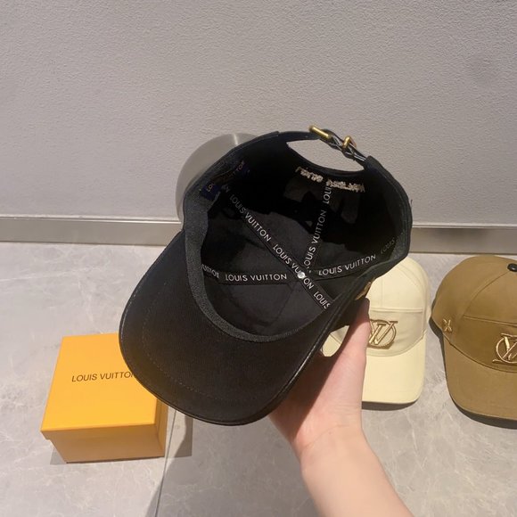 Lv embroidered lettered baseball cap - Picture 7 of 8